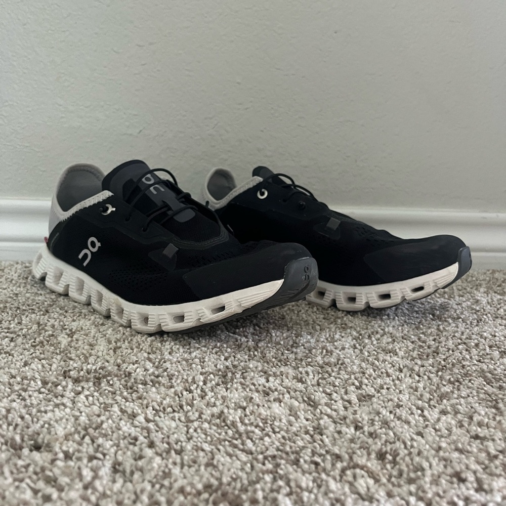 ON Cloud 5 Running Shoes in Black